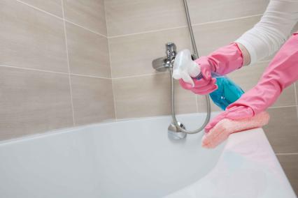 Spraying before washing the bath tub