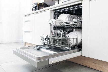 https://www.cleaninginstitute.org/sites/default/files/styles/landing_page_wide/public/2019-03/shutterstock_open-dishwasher-clean-dishes-white-kitchen-730584517_0.jpg?itok=lX4DvqVf